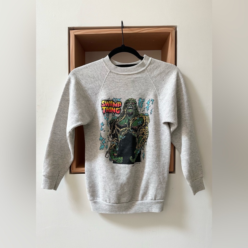 Rare Vintage Swamp Thing Graphic Sweatshirt Grey Gray Crewneck DC Comics Sz. YL